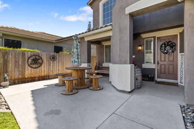 303 E Elkhorn Avenue, Visalia, CA 93277