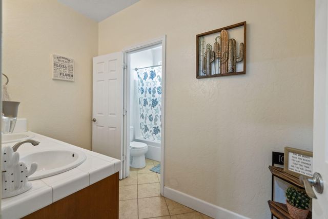 303 E Elkhorn Avenue, Visalia, CA 93277