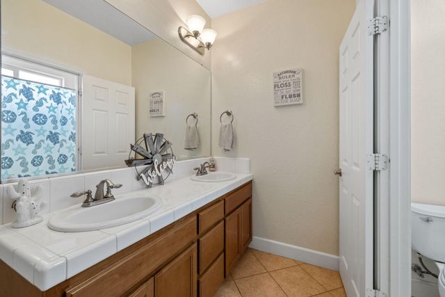 303 E Elkhorn Avenue, Visalia, CA 93277