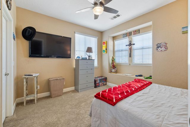 303 E Elkhorn Avenue, Visalia, CA 93277