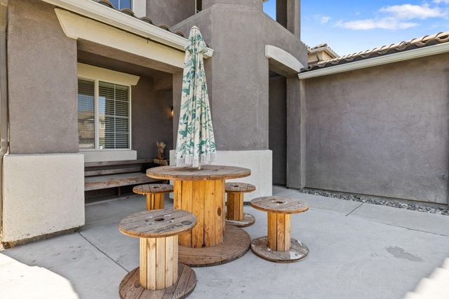 303 E Elkhorn Avenue, Visalia, CA 93277