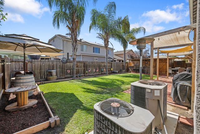 303 E Elkhorn Avenue, Visalia, CA 93277