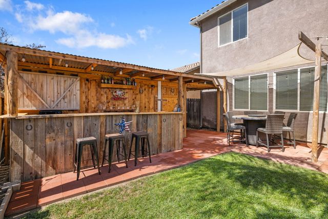 303 E Elkhorn Avenue, Visalia, CA 93277