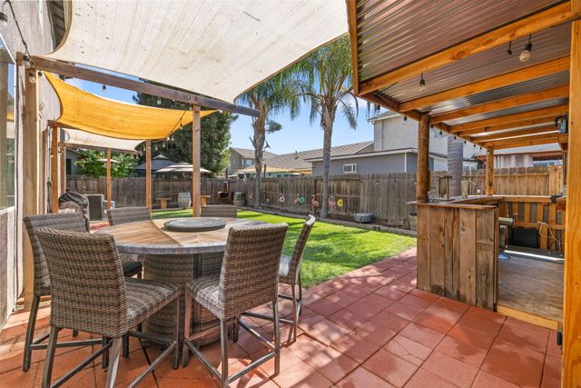 303 E Elkhorn Avenue, Visalia, CA 93277