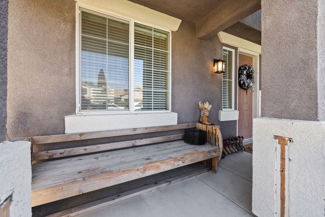 303 E Elkhorn Avenue, Visalia, CA 93277