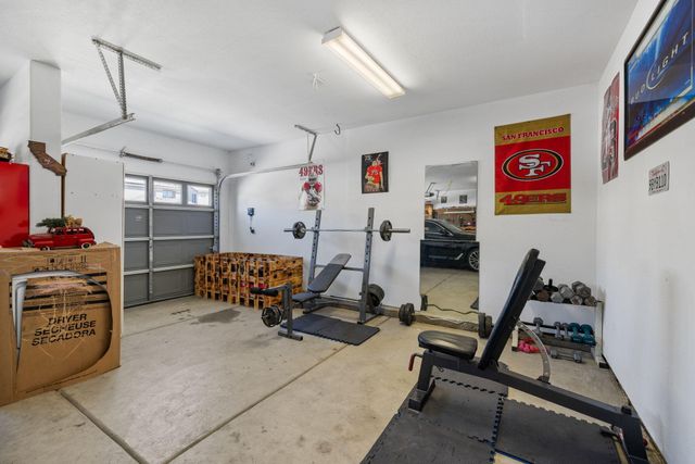 303 E Elkhorn Avenue, Visalia, CA 93277