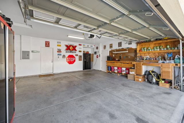 303 E Elkhorn Avenue, Visalia, CA 93277