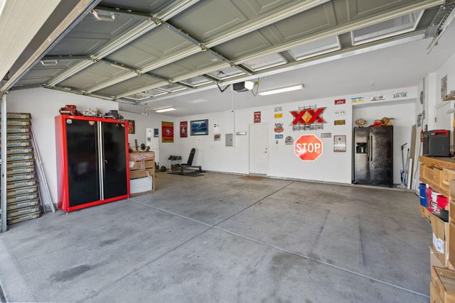 303 E Elkhorn Avenue, Visalia, CA 93277