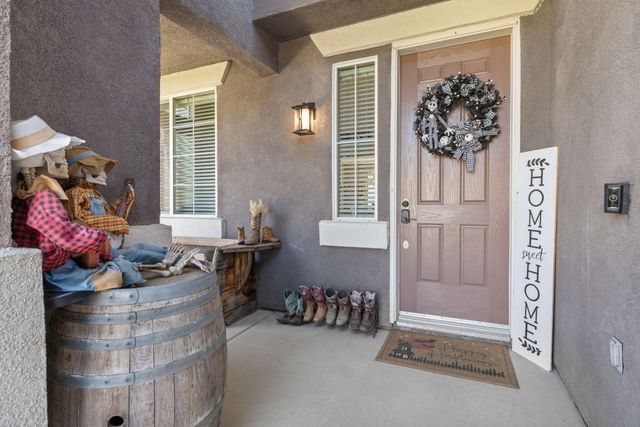 303 E Elkhorn Avenue, Visalia, CA 93277