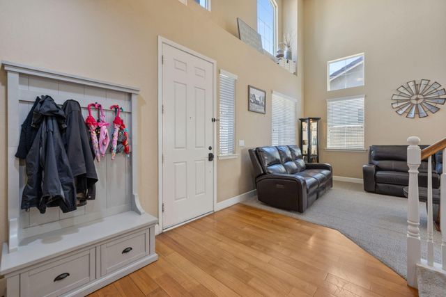 303 E Elkhorn Avenue, Visalia, CA 93277