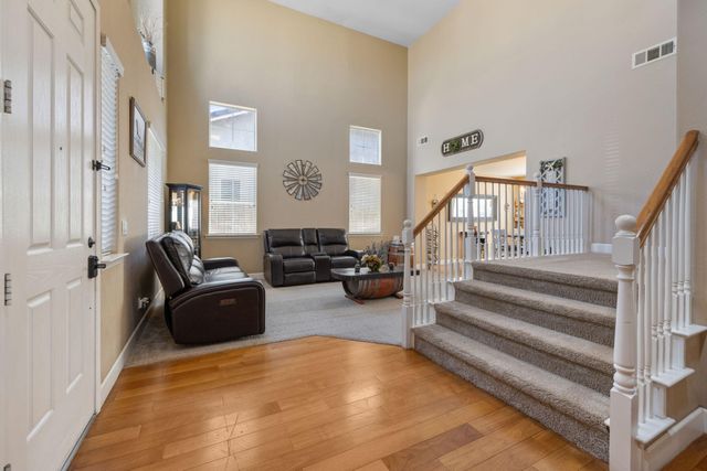 303 E Elkhorn Avenue, Visalia, CA 93277