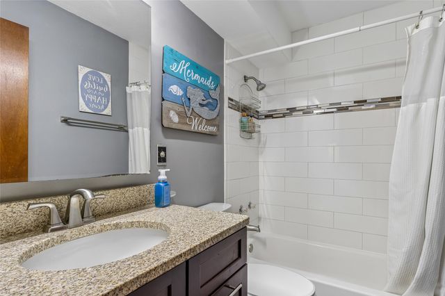 108 E Leach Avenue, Des Moines, IA 50315