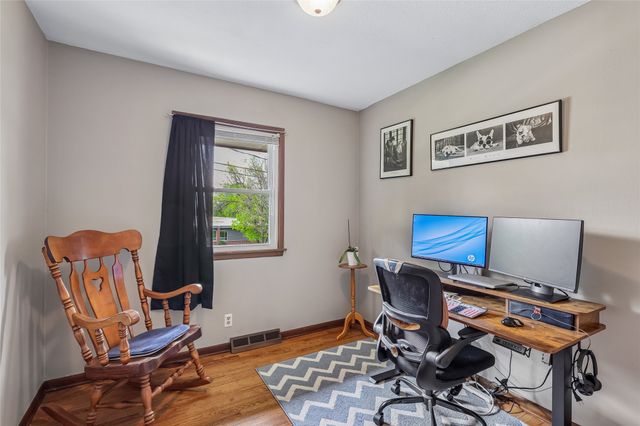 108 E Leach Avenue, Des Moines, IA 50315