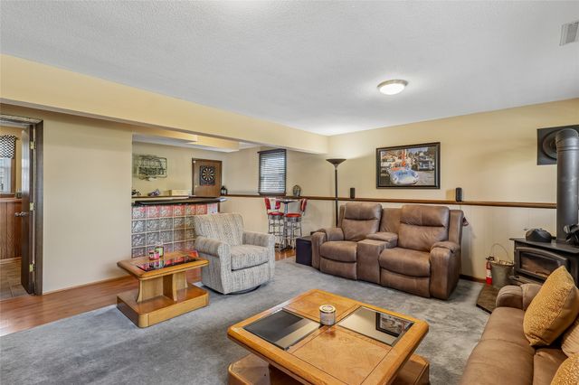 108 E Leach Avenue, Des Moines, IA 50315