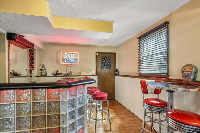 108 E Leach Avenue, Des Moines, IA 50315
