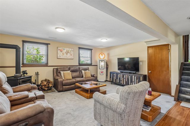 108 E Leach Avenue, Des Moines, IA 50315