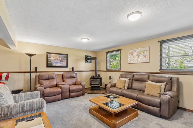 108 E Leach Avenue, Des Moines, IA 50315