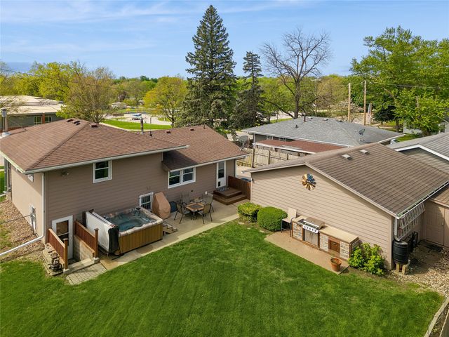 108 E Leach Avenue, Des Moines, IA 50315