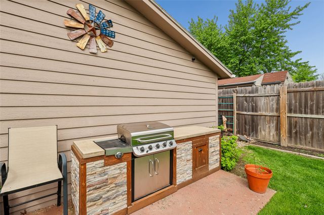 108 E Leach Avenue, Des Moines, IA 50315