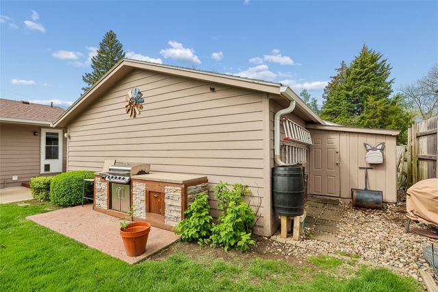 108 E Leach Avenue, Des Moines, IA 50315