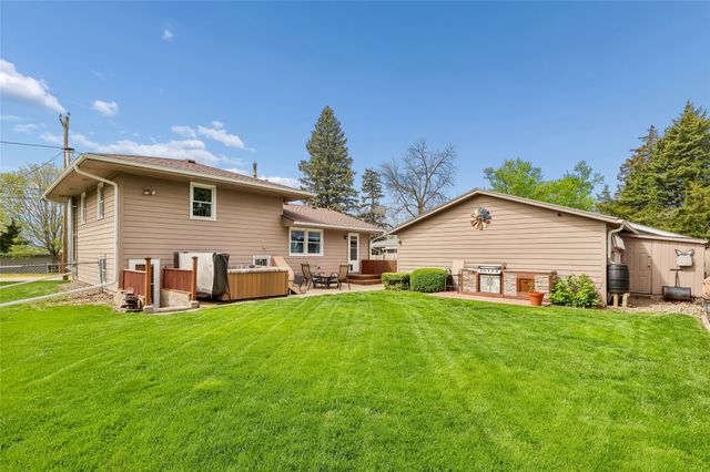 108 E Leach Avenue, Des Moines, IA 50315