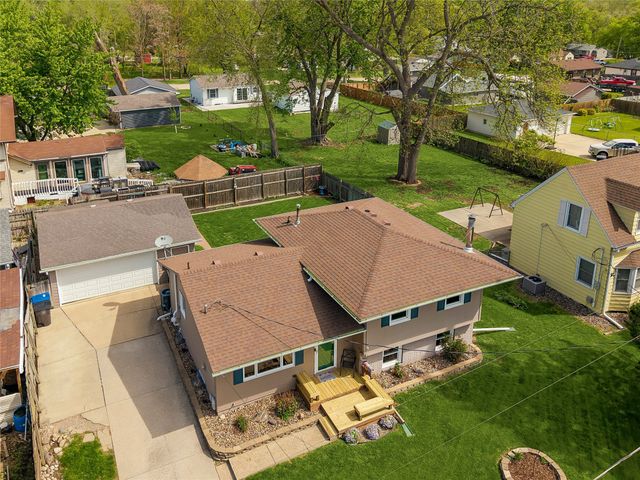 108 E Leach Avenue, Des Moines, IA 50315
