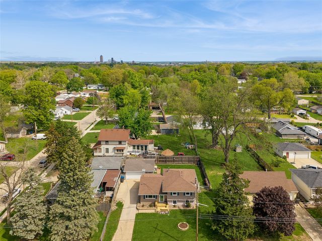 108 E Leach Avenue, Des Moines, IA 50315
