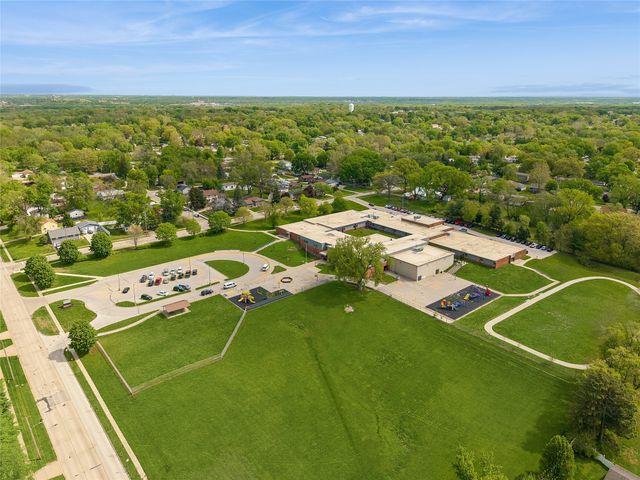 108 E Leach Avenue, Des Moines, IA 50315