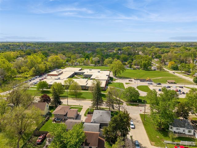 108 E Leach Avenue, Des Moines, IA 50315
