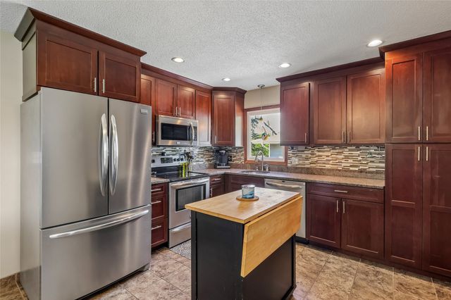 108 E Leach Avenue, Des Moines, IA 50315