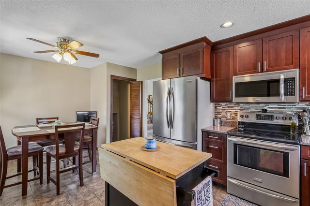 108 E Leach Avenue, Des Moines, IA 50315