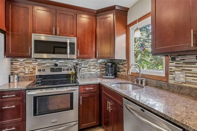 108 E Leach Avenue, Des Moines, IA 50315