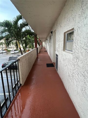 8962 S Hollybrook Blvd 202, Pembroke Pines, FL 33025