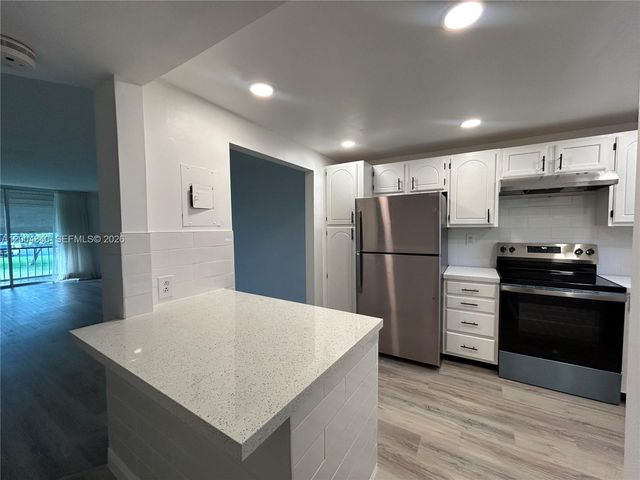 8962 S Hollybrook Blvd 202, Pembroke Pines, FL 33025