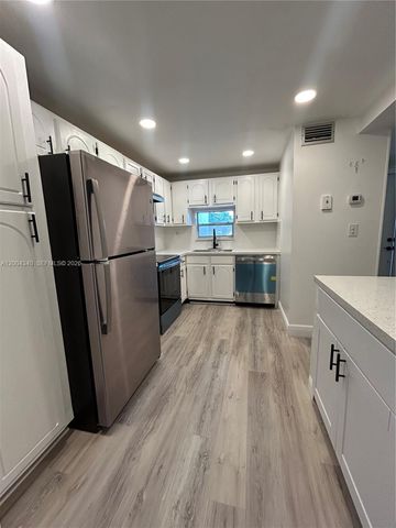 8962 S Hollybrook Blvd 202, Pembroke Pines, FL 33025