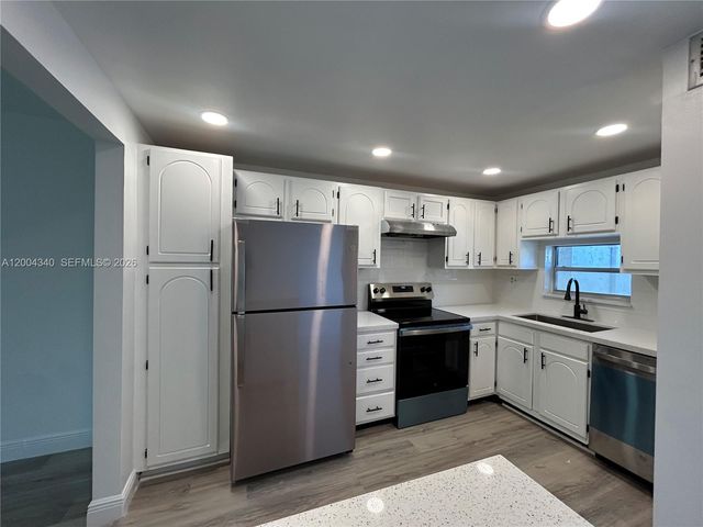 8962 S Hollybrook Blvd 202, Pembroke Pines, FL 33025