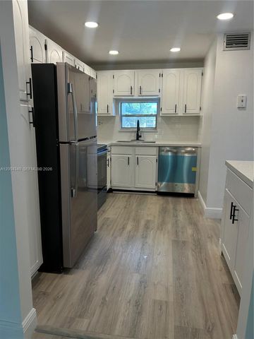 8962 S Hollybrook Blvd 202, Pembroke Pines, FL 33025