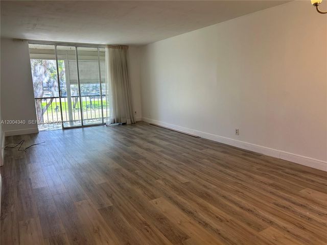 8962 S Hollybrook Blvd 202, Pembroke Pines, FL 33025