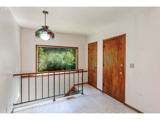 5010 Sw MILES St, Portland, OR 97219
