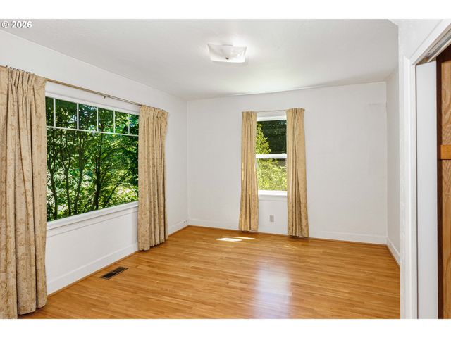 5010 Sw MILES St, Portland, OR 97219
