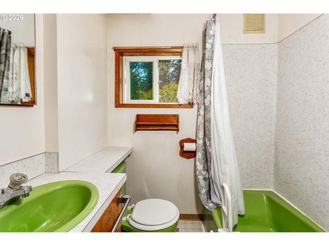 5010 Sw MILES St, Portland, OR 97219