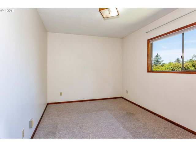 5010 Sw MILES St, Portland, OR 97219