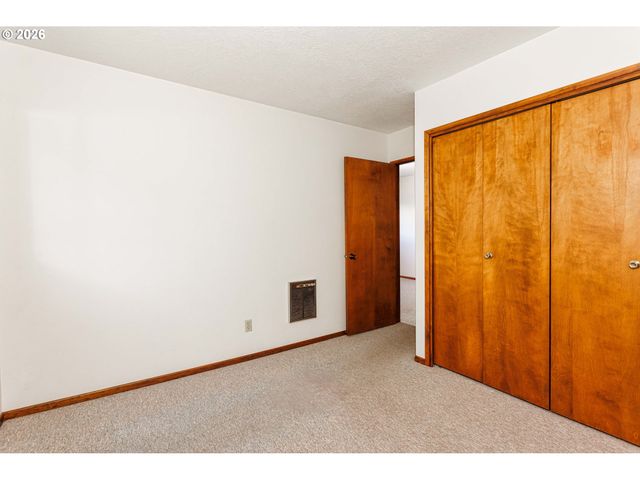 5010 Sw MILES St, Portland, OR 97219