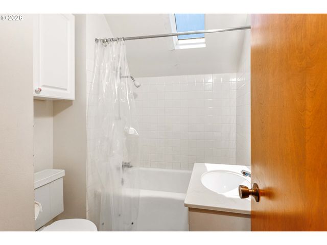 5010 Sw MILES St, Portland, OR 97219