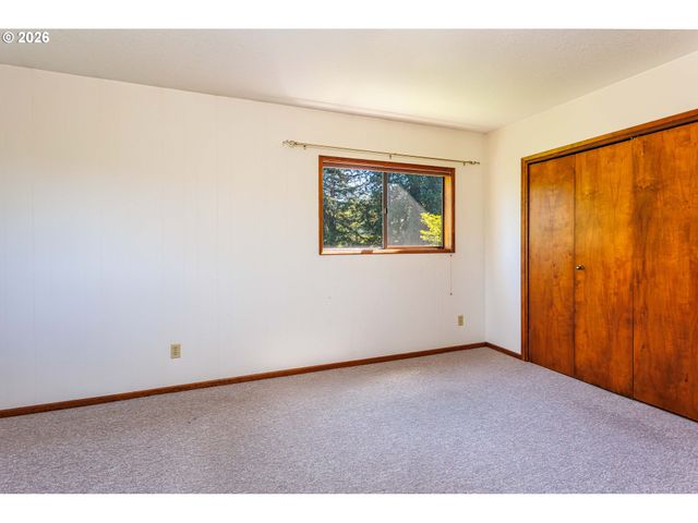 5010 Sw MILES St, Portland, OR 97219