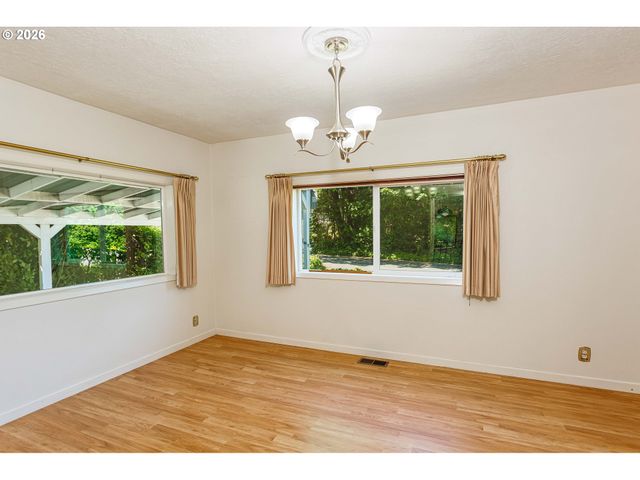 5010 Sw MILES St, Portland, OR 97219