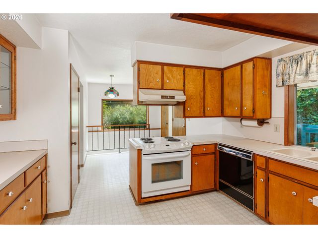 5010 Sw MILES St, Portland, OR 97219
