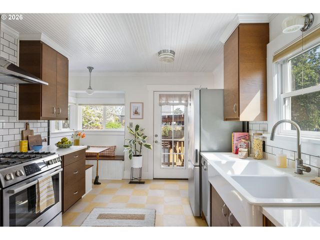 7236 N FENWICK Ave, Portland, OR 97217