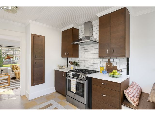 7236 N FENWICK Ave, Portland, OR 97217