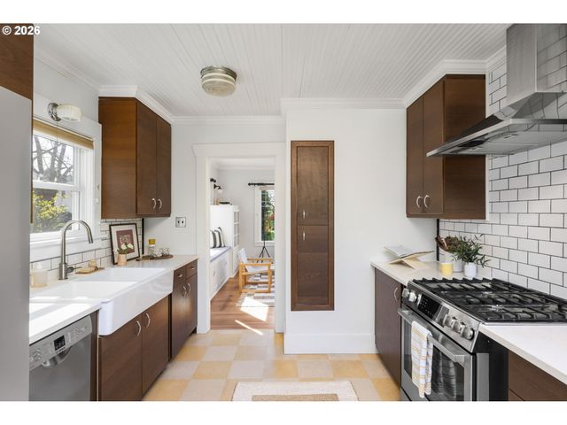 7236 N FENWICK Ave, Portland, OR 97217